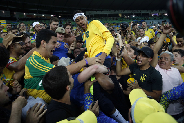 Neymar return brings cheers to Brazilian fans