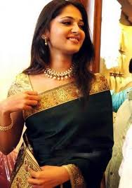 Anushka saree Hot
